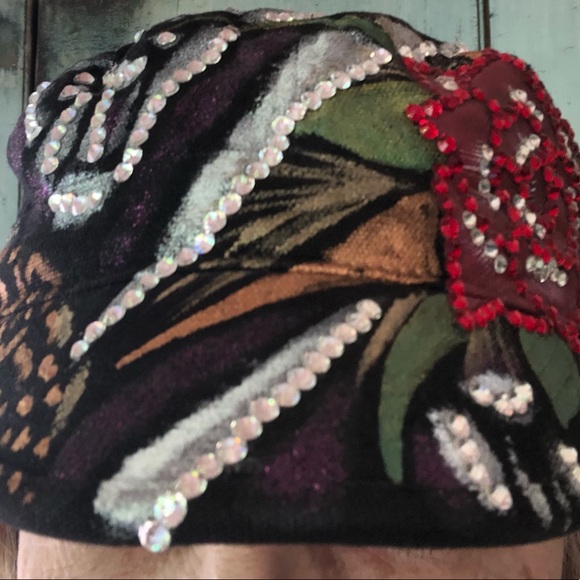 Trucker hat embellished with metallic paint, crystals, and beads - adjustable - Picture 13 of 15